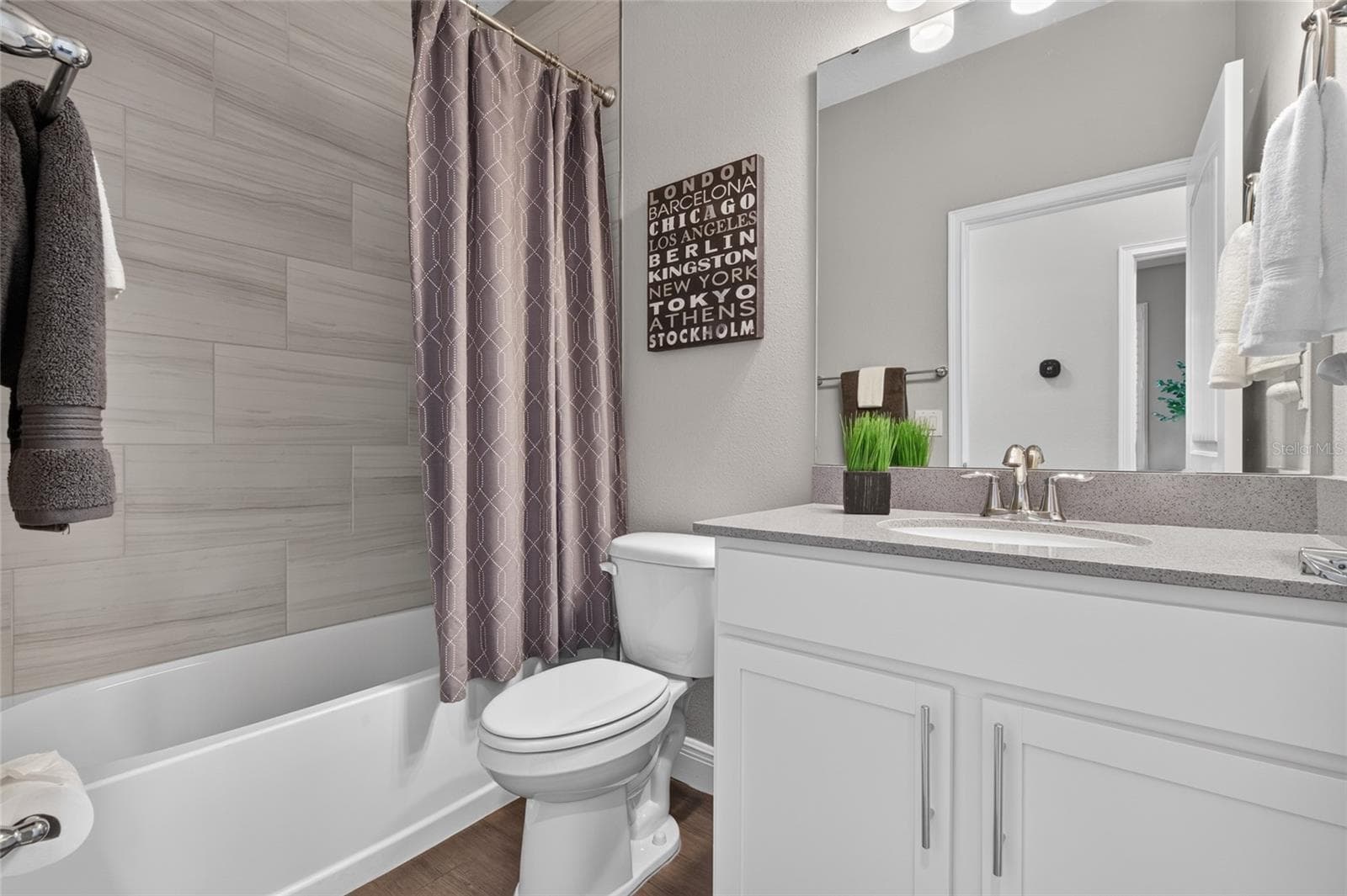 second bathroom, ceramic tile - 4408 BEDFORD WAY, LEESBURG