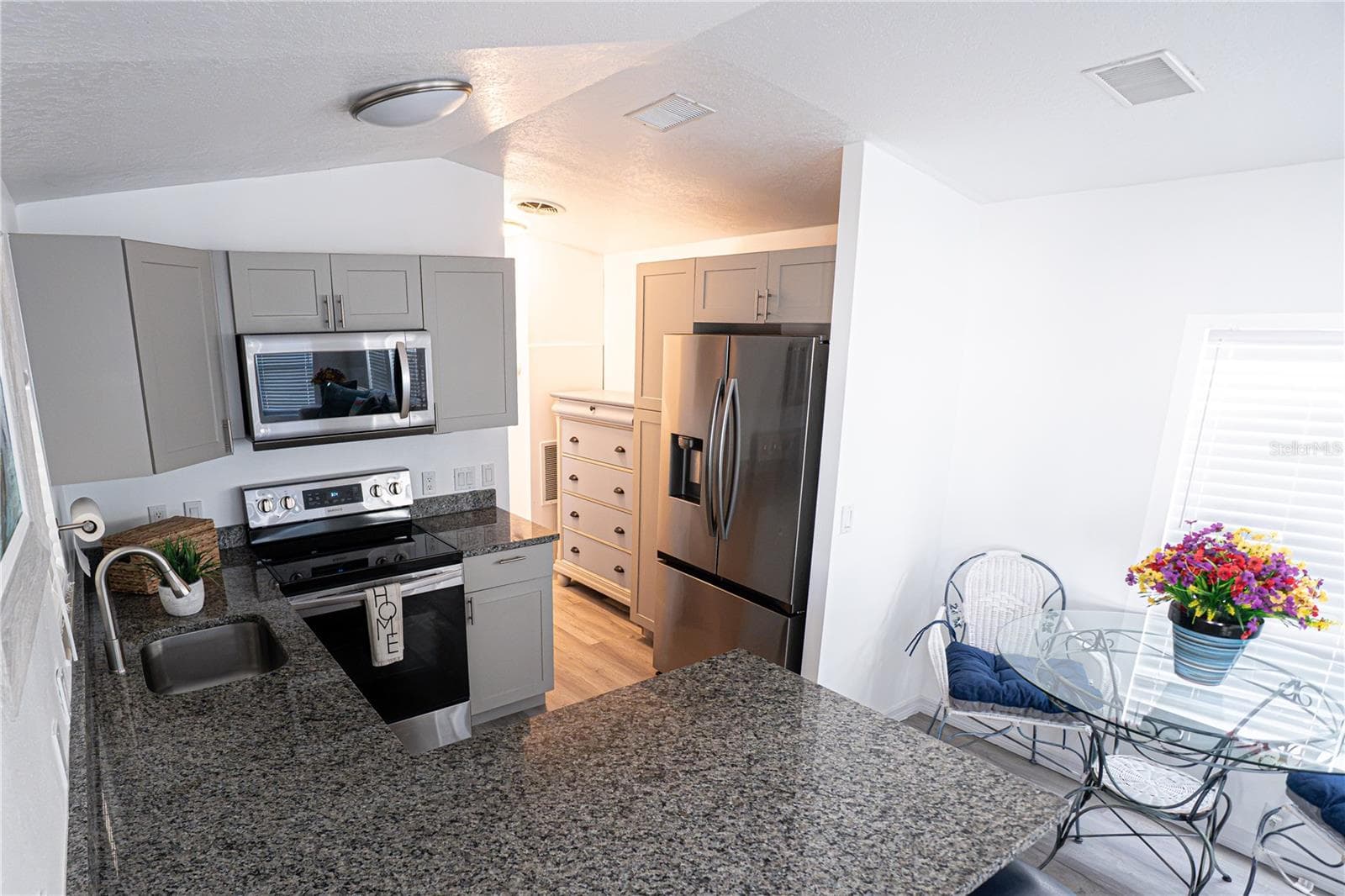 Manufactured Home at 6 BASIN ST, PALMETTO, photo 9 of 17