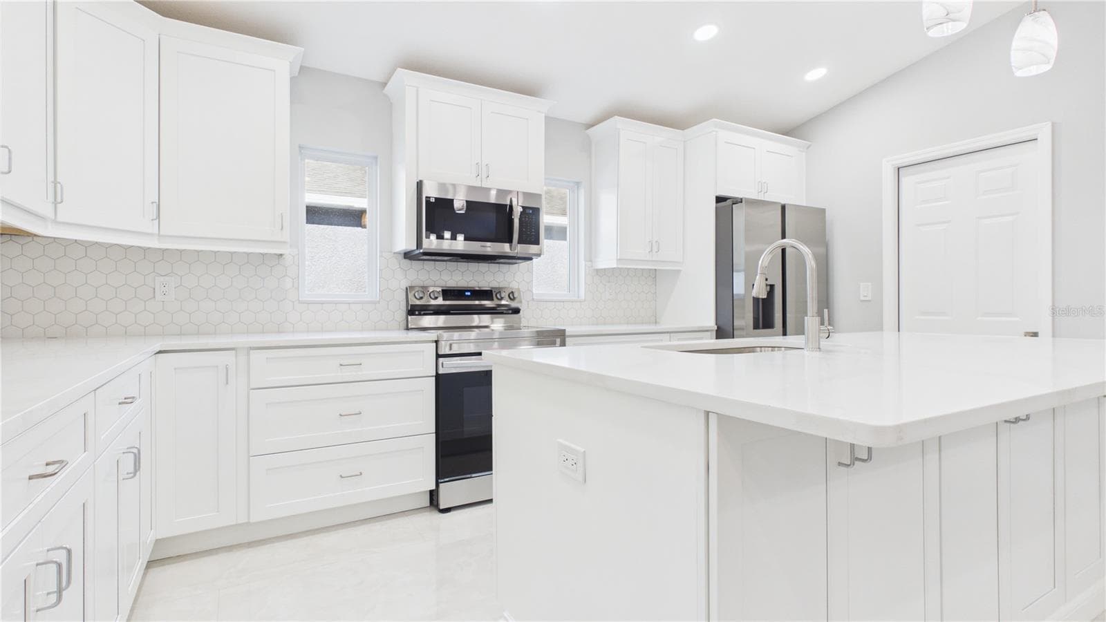 Single Family Residence at 11108 WINDPOINT DR, TAMPA, photo 14 of 36
