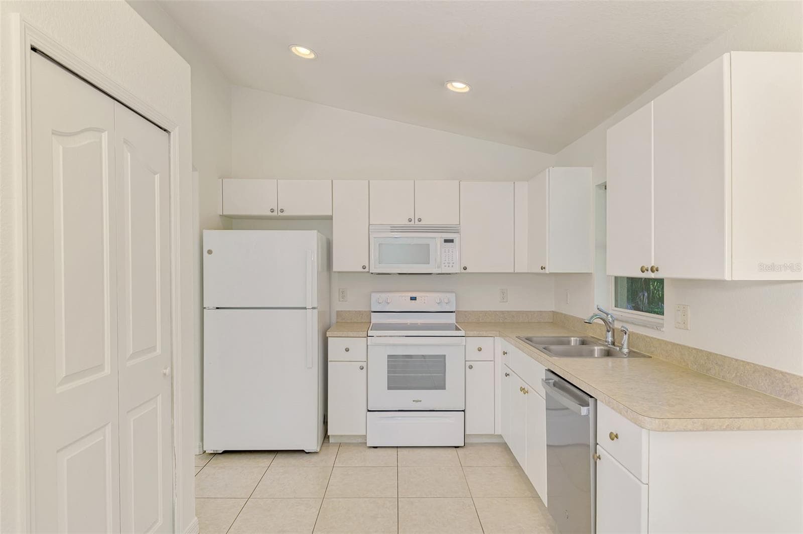 Single Family Residence at 3305 CIRCLEVILLE ST, NORTH PORT, photo 15 of 53