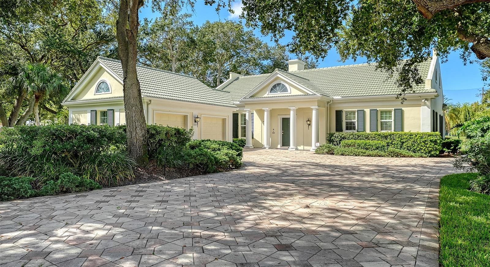 Long Majestic Driveway - 227 SAINT JAMES PARK, OSPREY