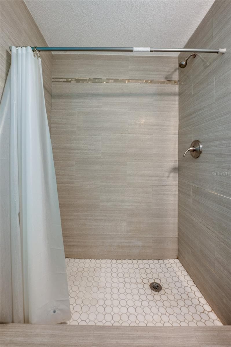 Single Family Residence at 34 RIVER DR, ORMOND BEACH, photo 11 of 39