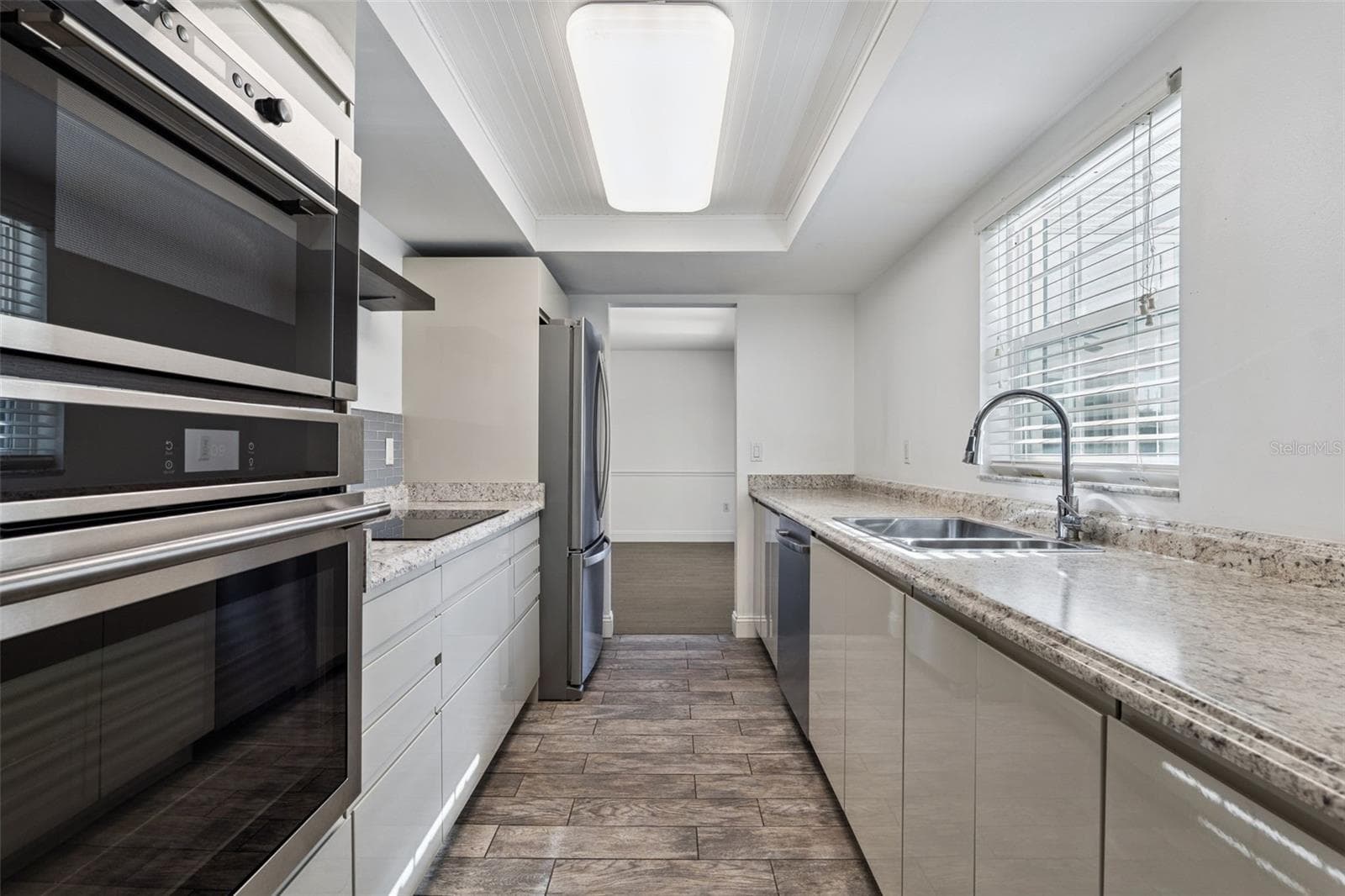 Kitchen with stainless double wall ovens and laminate counters - 5246 ROYAL OAK DR, FRUITLAND PARK