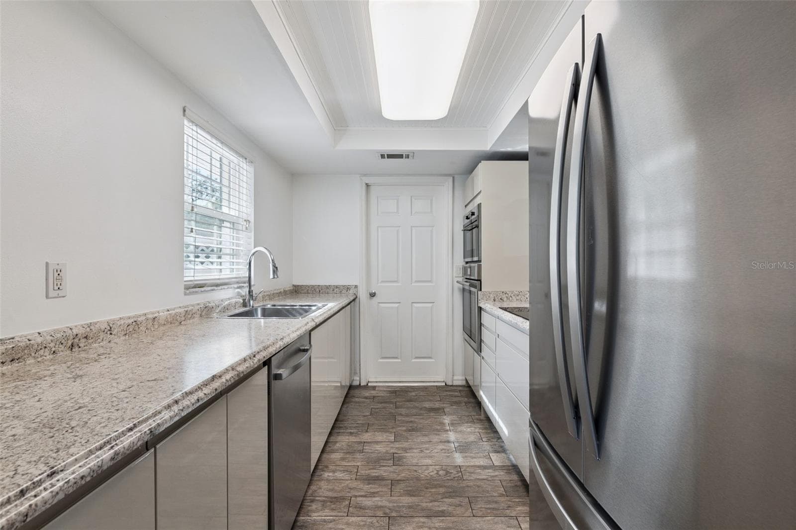 Lots of counter space, a stainless fridge and a window over the sink - 5246 ROYAL OAK DR, FRUITLAND PARK