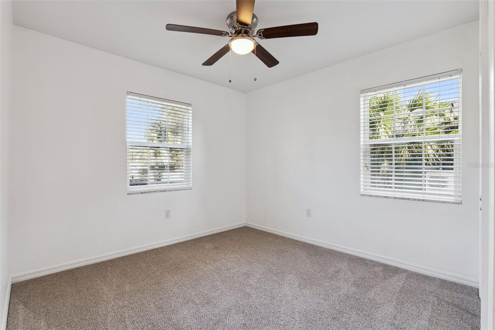 Two windows bring in lots of natural light - 5246 ROYAL OAK DR, FRUITLAND PARK