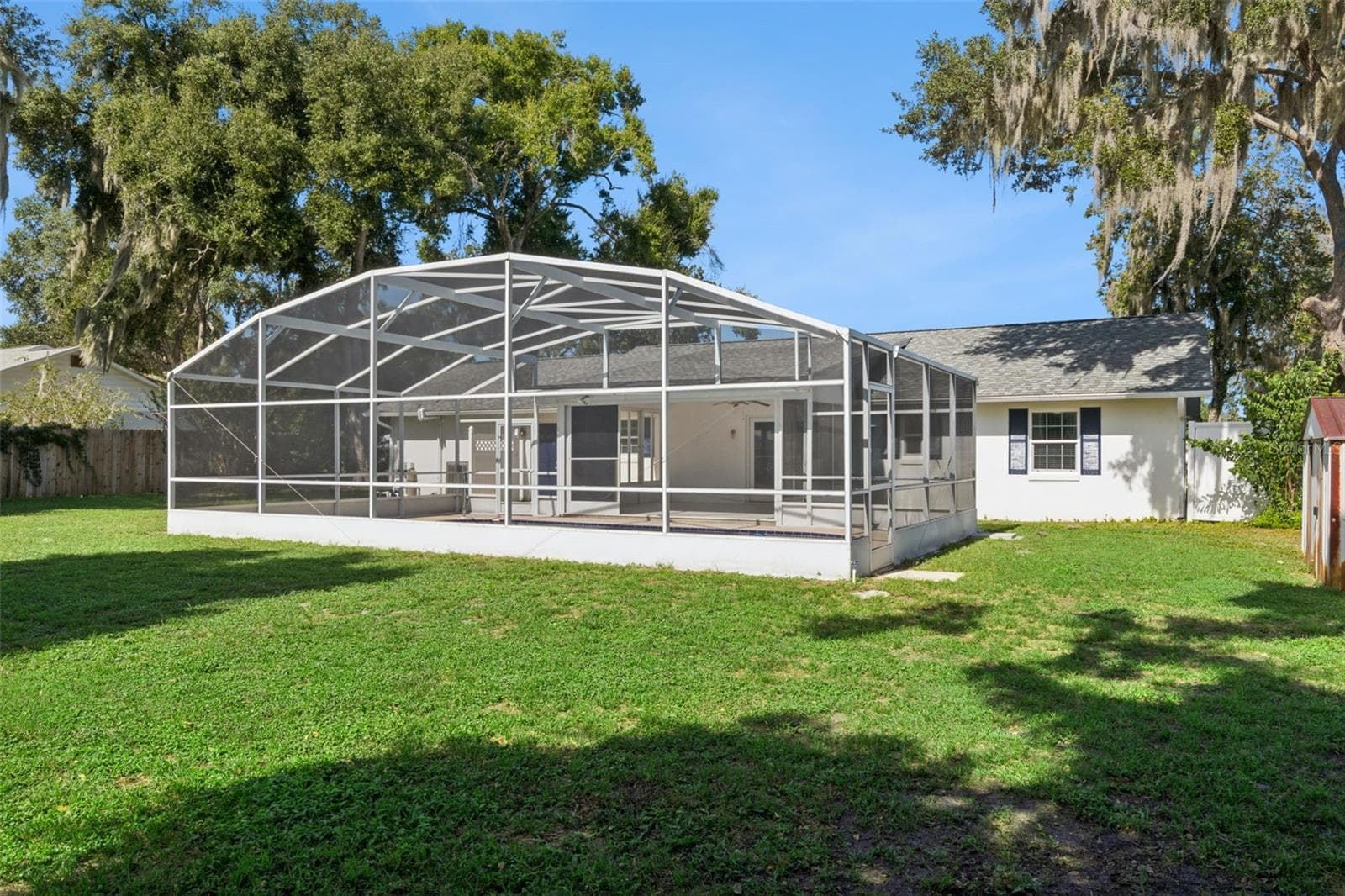 Lots of open green space to play, garden or entertain - 5246 ROYAL OAK DR, FRUITLAND PARK