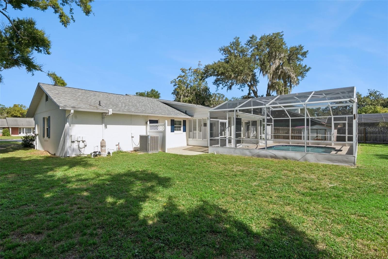 Plenty of room to spread out - 5246 ROYAL OAK DR, FRUITLAND PARK
