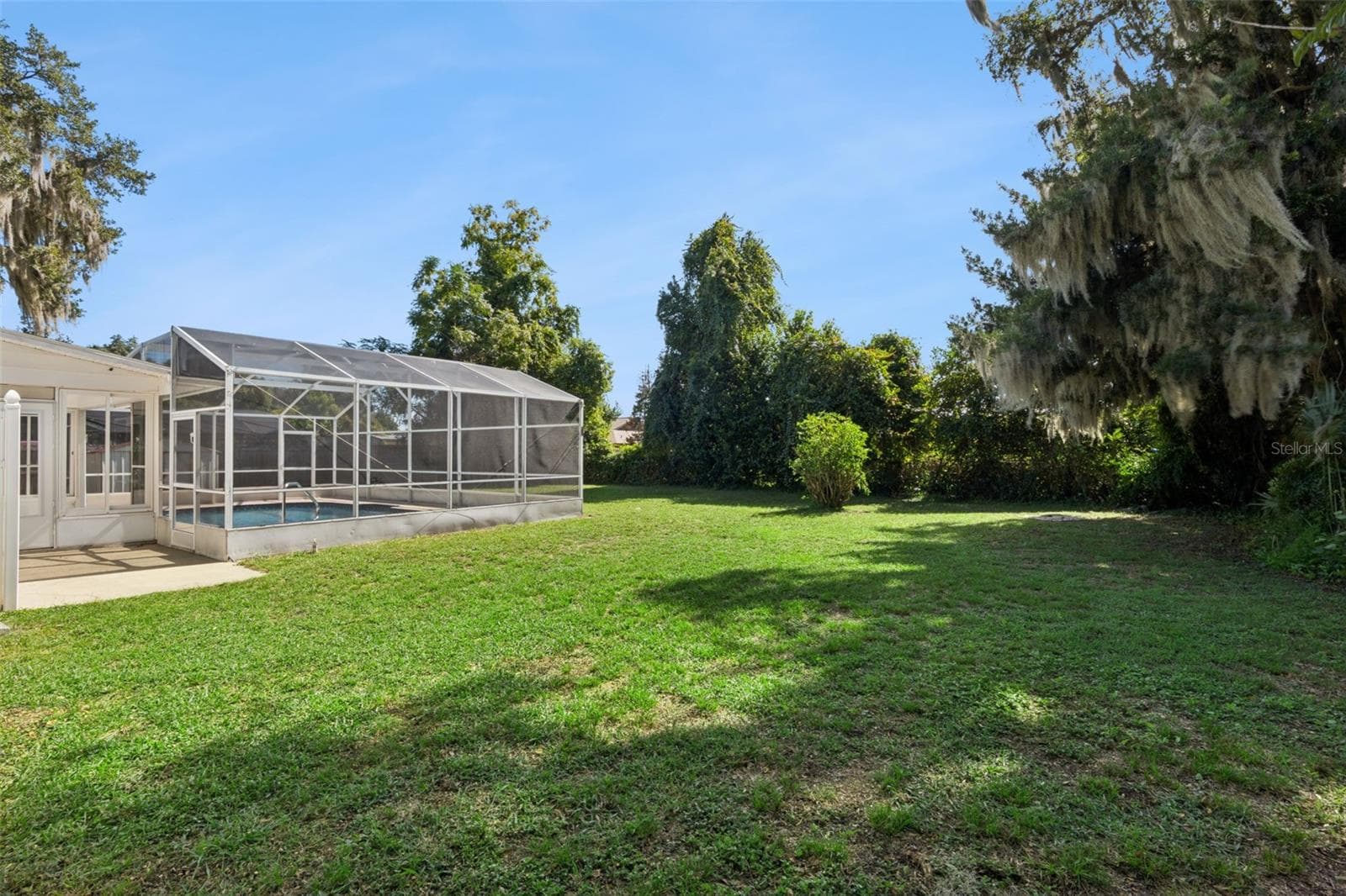 Mature trees give you privacy - 5246 ROYAL OAK DR, FRUITLAND PARK