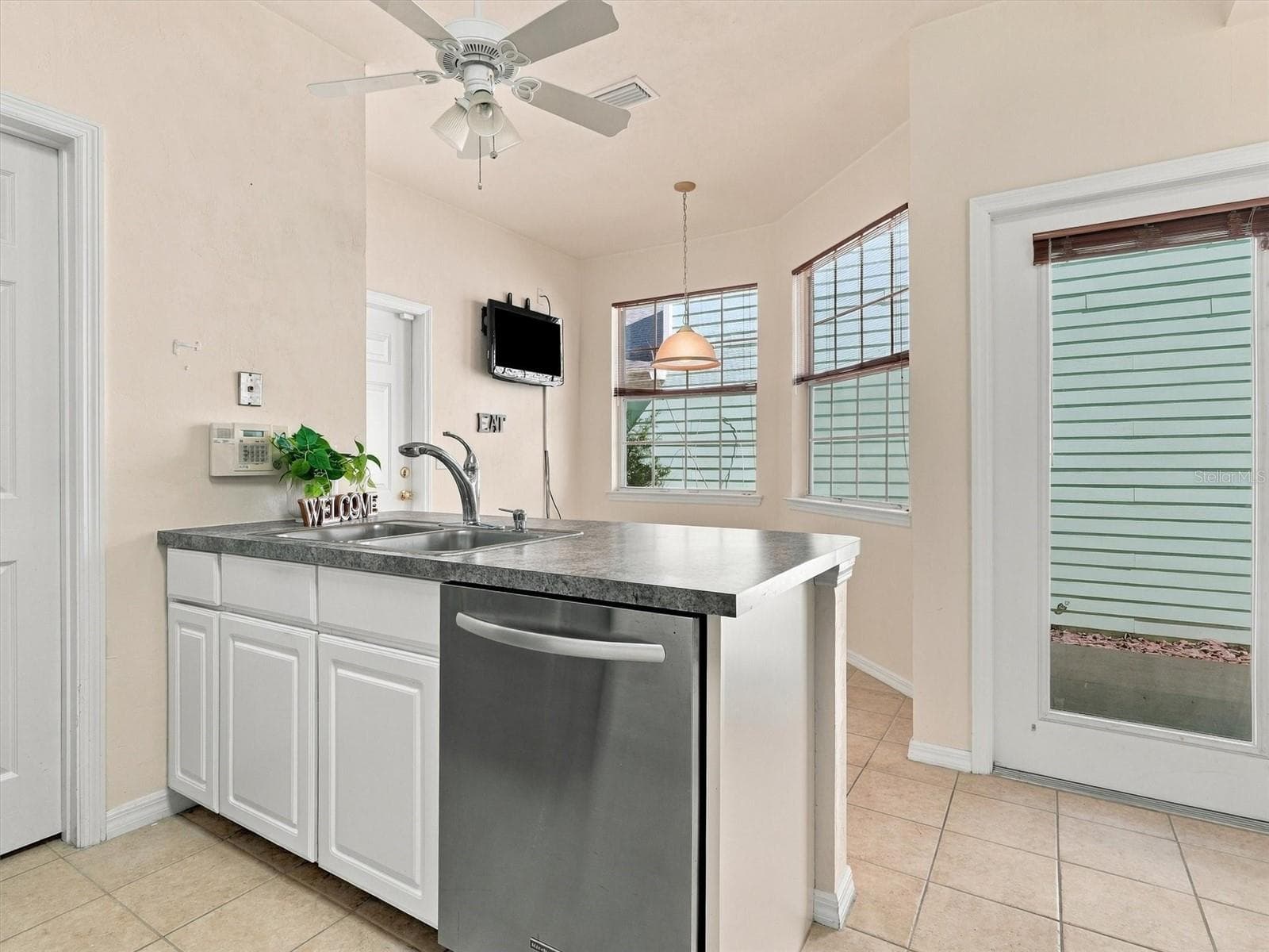 Kitchen looking over Dinette plus Door to Patio and Courtyard. - 11644 NW 18TH PL, GAINESVILLE
