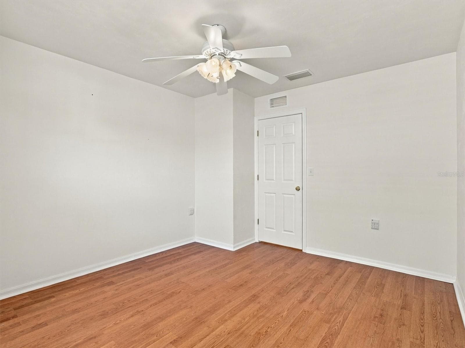 Bedroom 2 - looking toward the door to hallway. - 11644 NW 18TH PL, GAINESVILLE