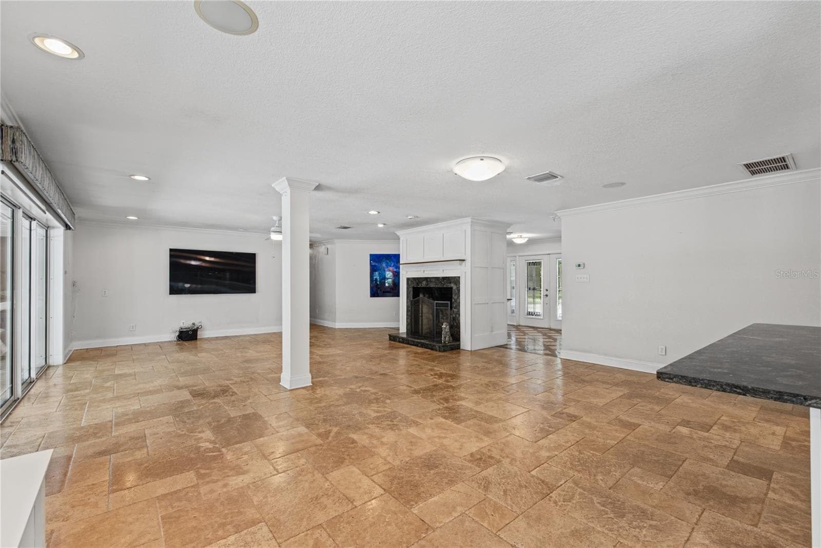 Great room (5) - 1817 N KEENE RD, CLEARWATER