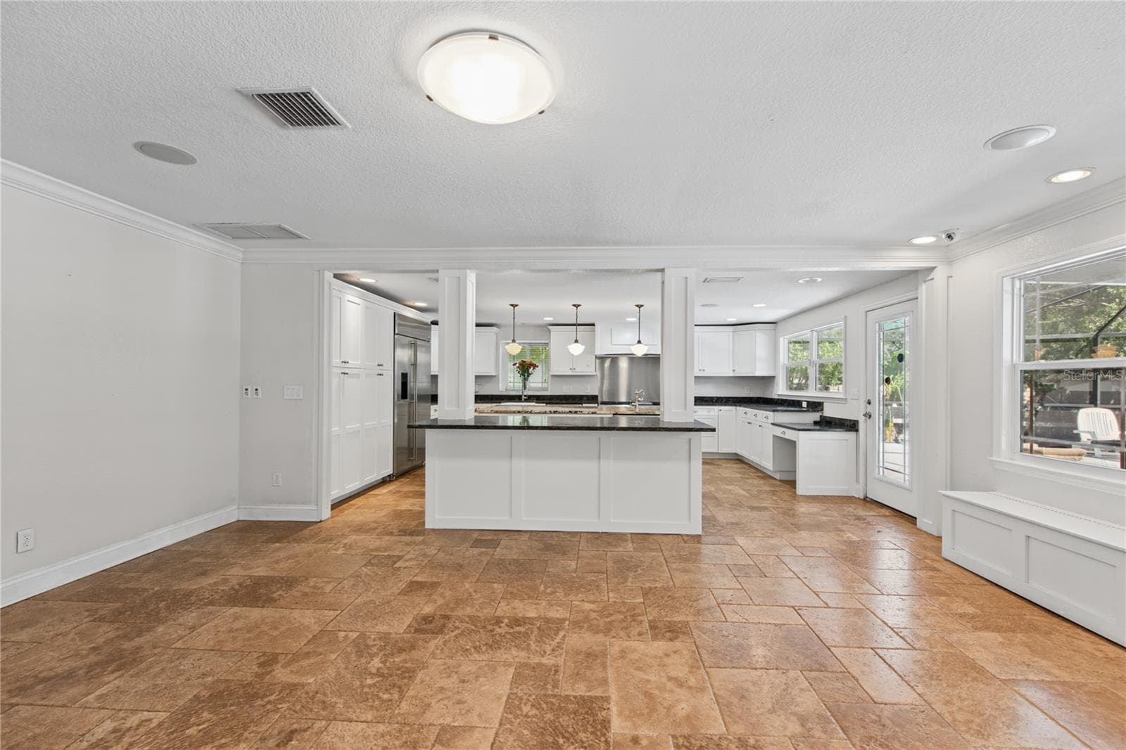 Great room (6) - 1817 N KEENE RD, CLEARWATER