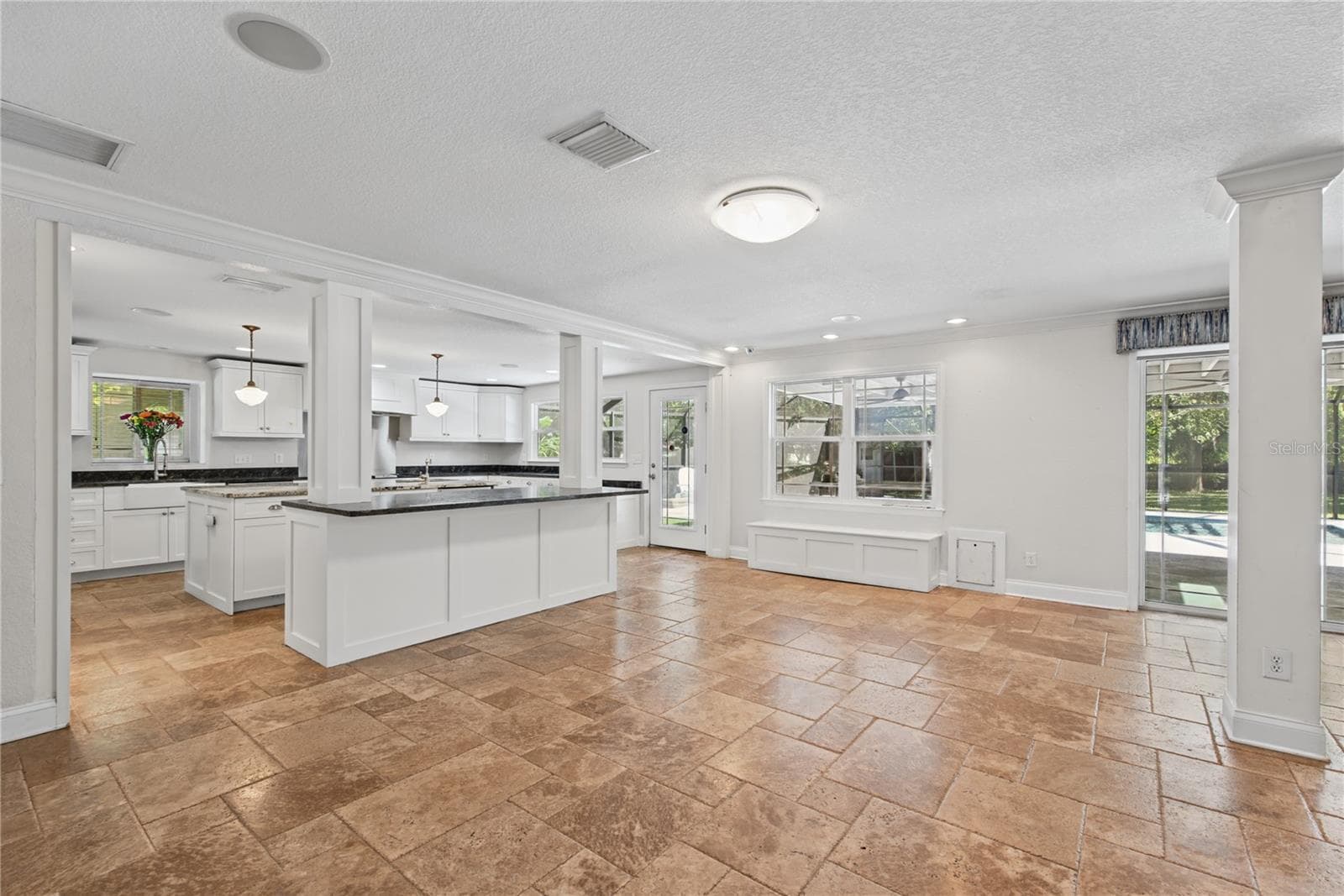 Great room (7) - 1817 N KEENE RD, CLEARWATER