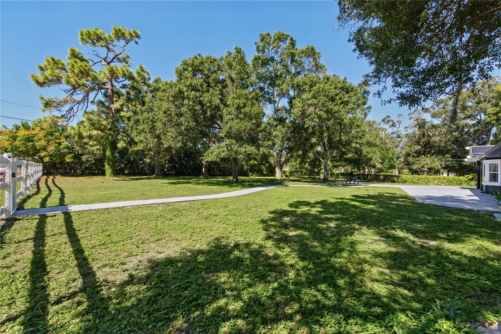 Font yard (6) - 1817 N KEENE RD, CLEARWATER
