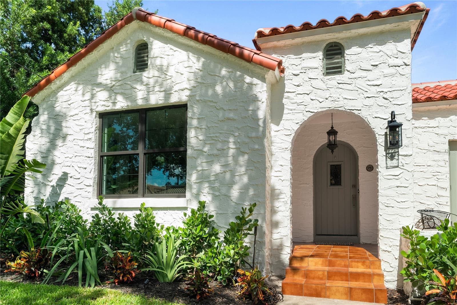 Single Family Residence at 4521 W AZEELE ST, TAMPA, photo 2 of 45