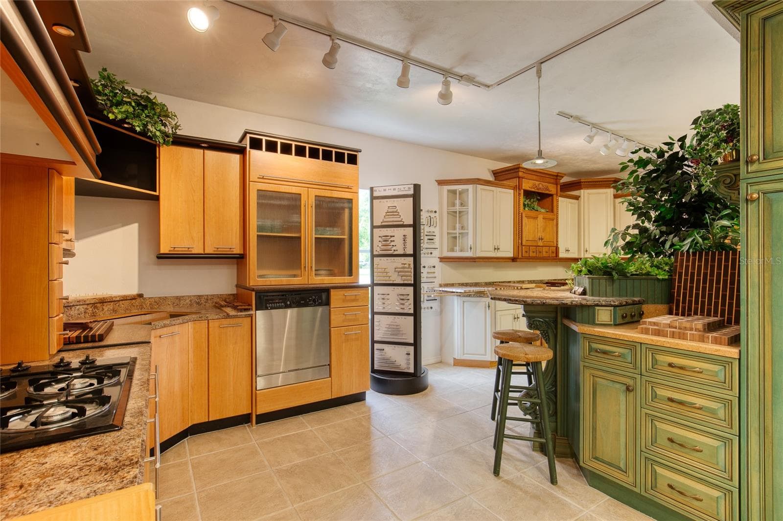 Cabinetry Showroom - 4 & 6 AVIATOR WAY, ORMOND BEACH