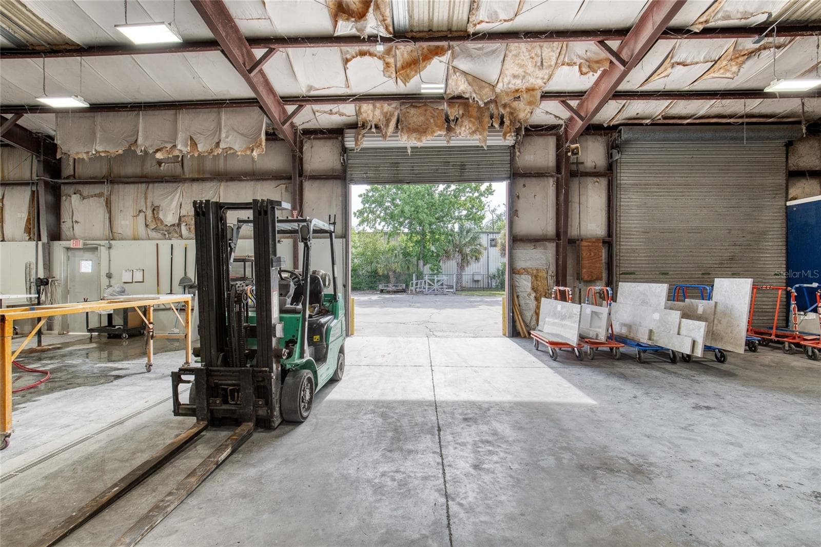 Stoneworks Warehouse - 4 & 6 AVIATOR WAY, ORMOND BEACH