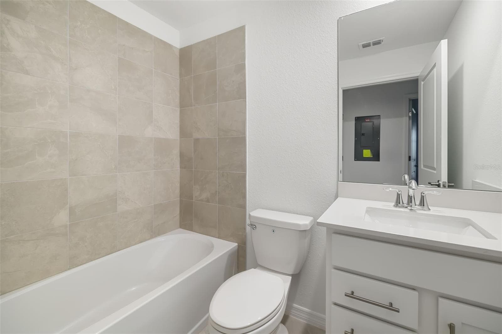 Condominium at 19015 SCALLOP LOOP #204, LAKEWOOD RANCH, photo 36 of 77