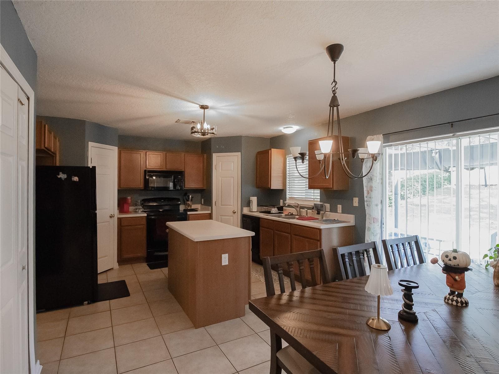 Single Family Residence at 216 TRES REYES LN, GROVELAND, photo 18 of 40