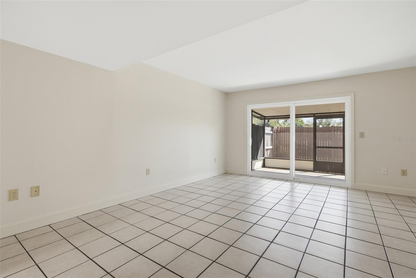 Condominium at 1920 E EDGEWOOD DR #E4, LAKELAND, photo 2 of 32