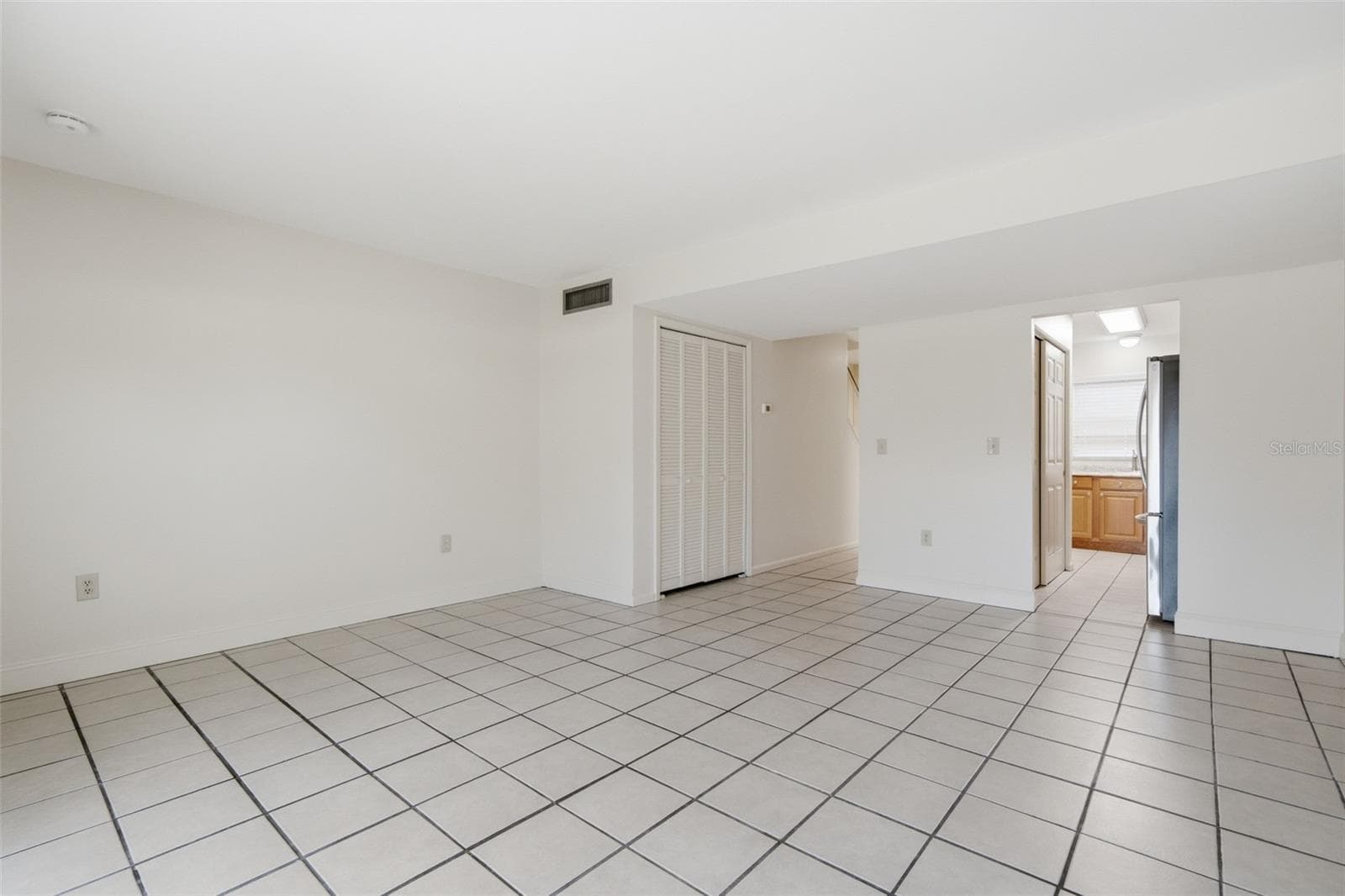 Condominium at 1920 E EDGEWOOD DR #E4, LAKELAND, photo 4 of 32