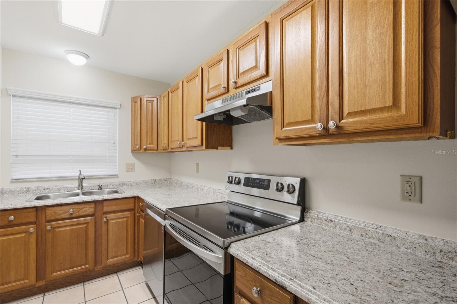 Condominium at 1920 E EDGEWOOD DR #E4, LAKELAND, photo 5 of 32