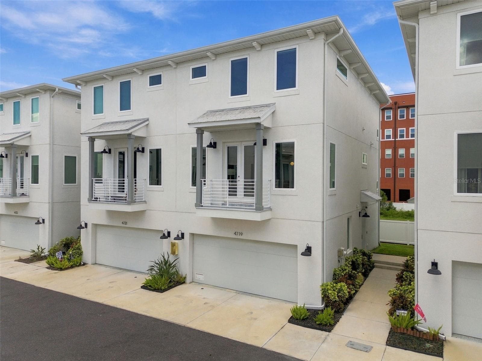 Townhouse at 4719 LEGACY PARK DR, TAMPA, photo 2 of 45