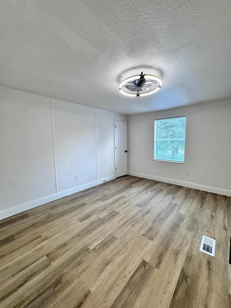 Manufactured Home at 116 2ND ST, DAVENPORT, photo 24 of 36
