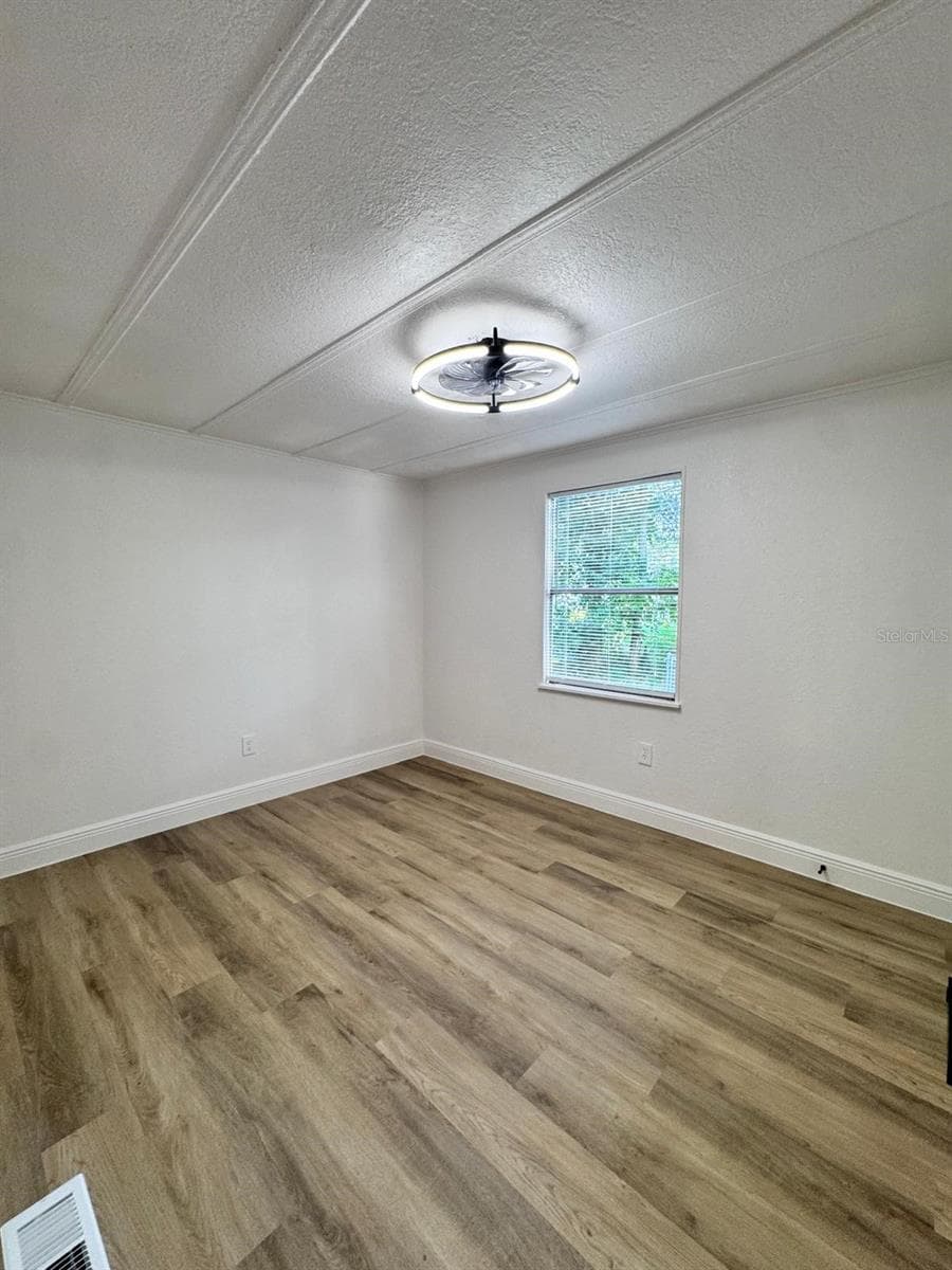 Manufactured Home at 116 2ND ST, DAVENPORT, photo 25 of 36