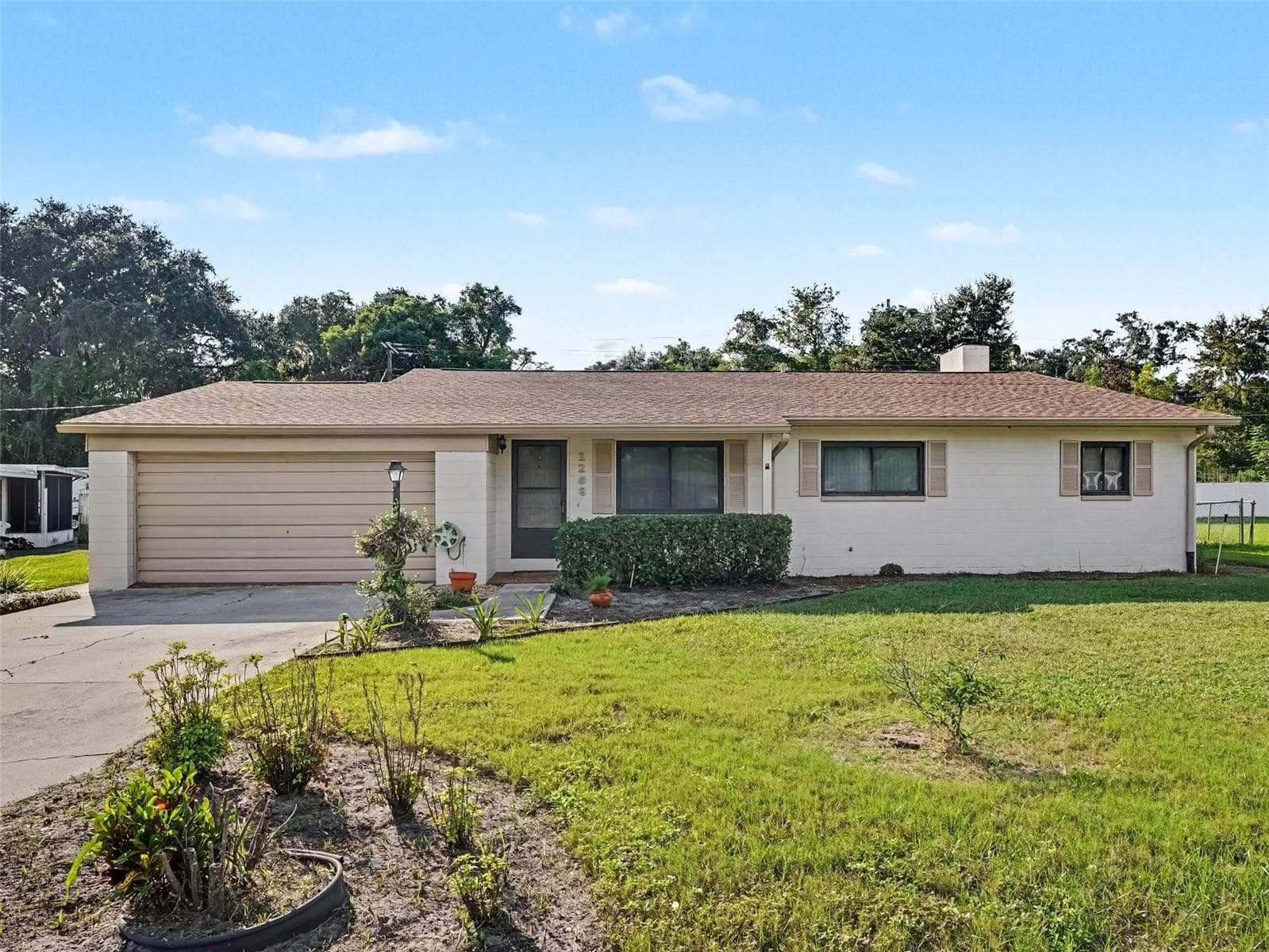 Single Family Residence at 1208 PLEASANT PL, LAKELAND