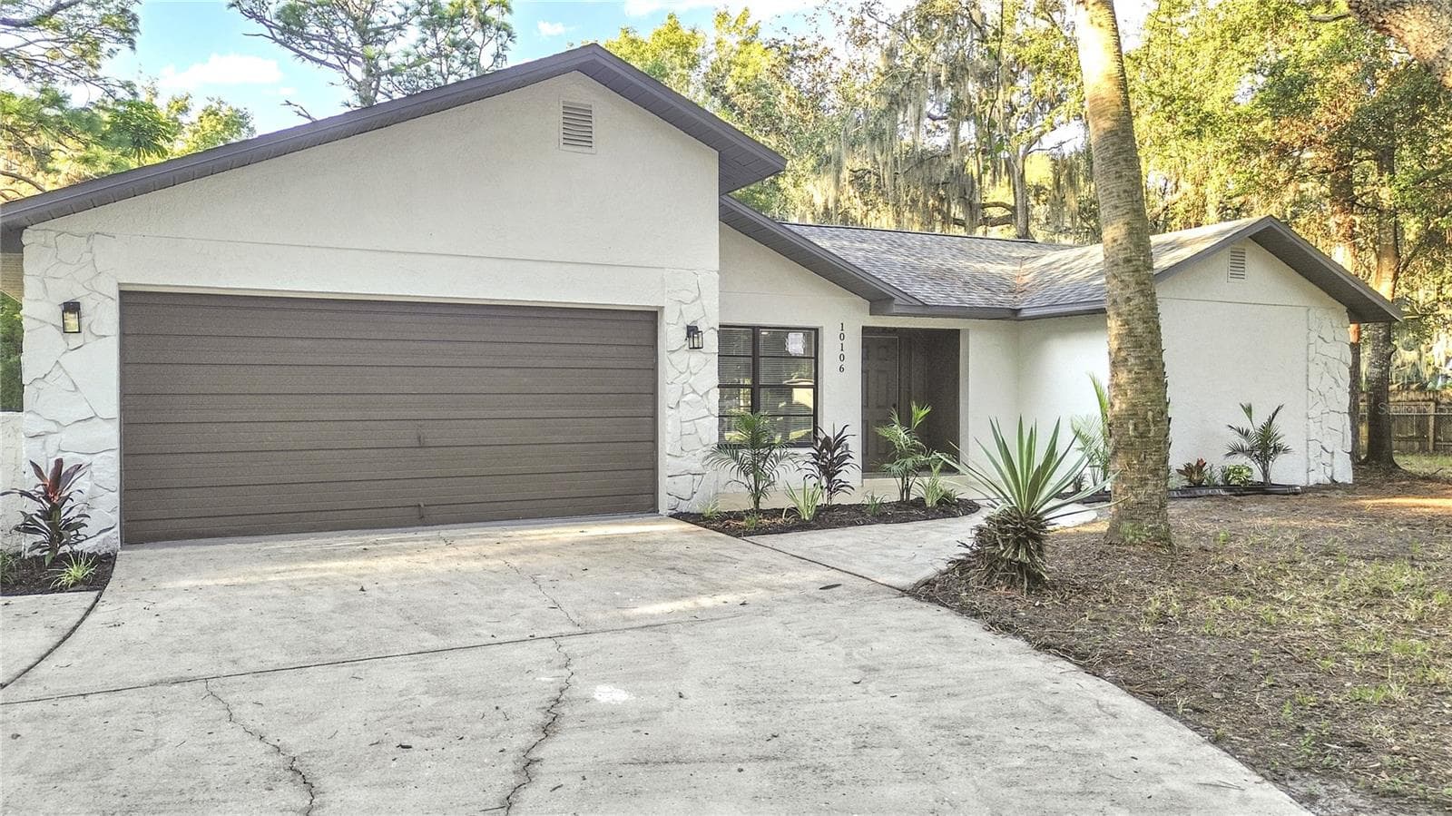 Single Family Residence at 10106 LAKEVIEW DR, NEW PORT RICHEY, photo 3 of 43