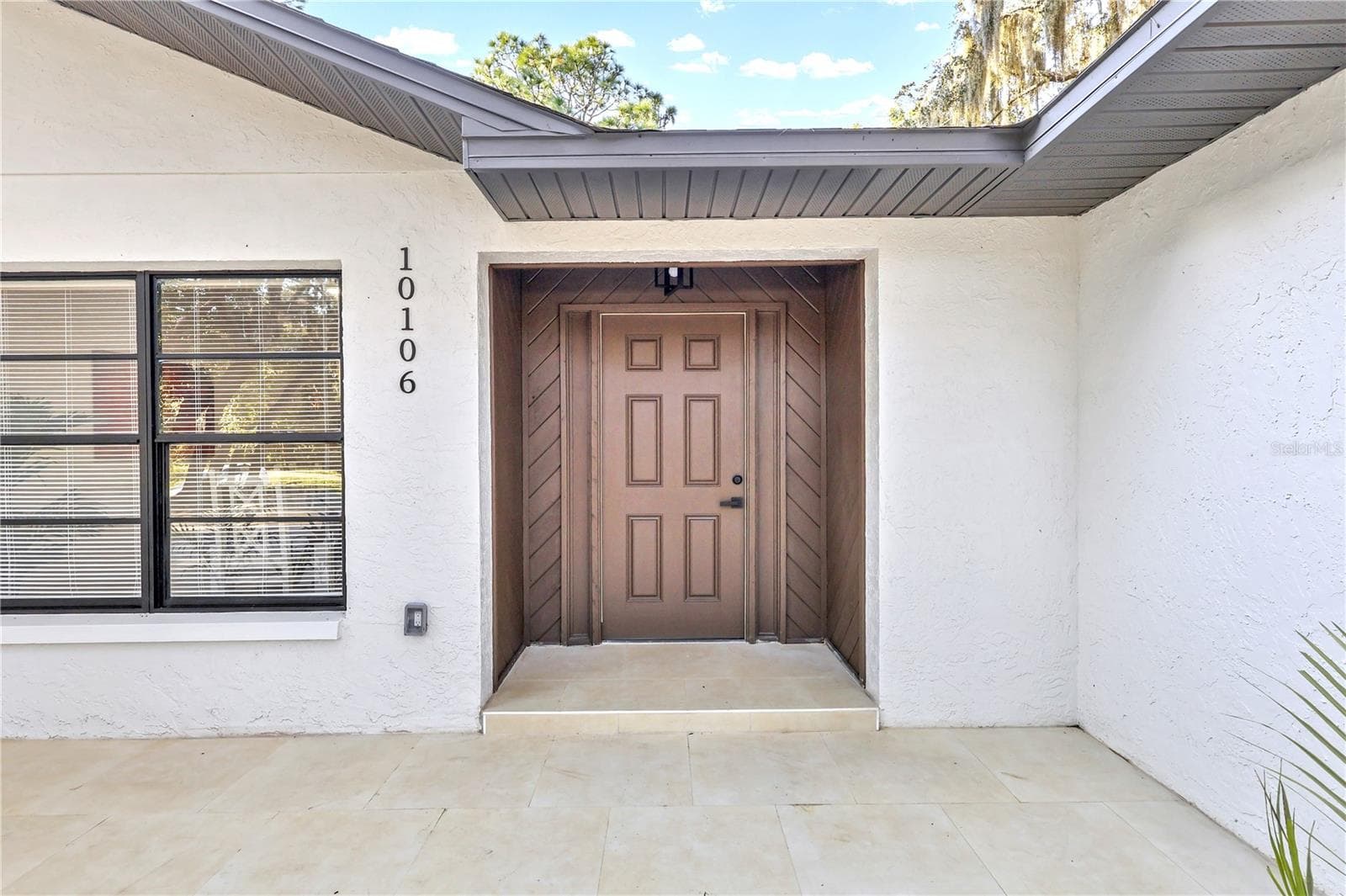 Single Family Residence at 10106 LAKEVIEW DR, NEW PORT RICHEY, photo 4 of 43