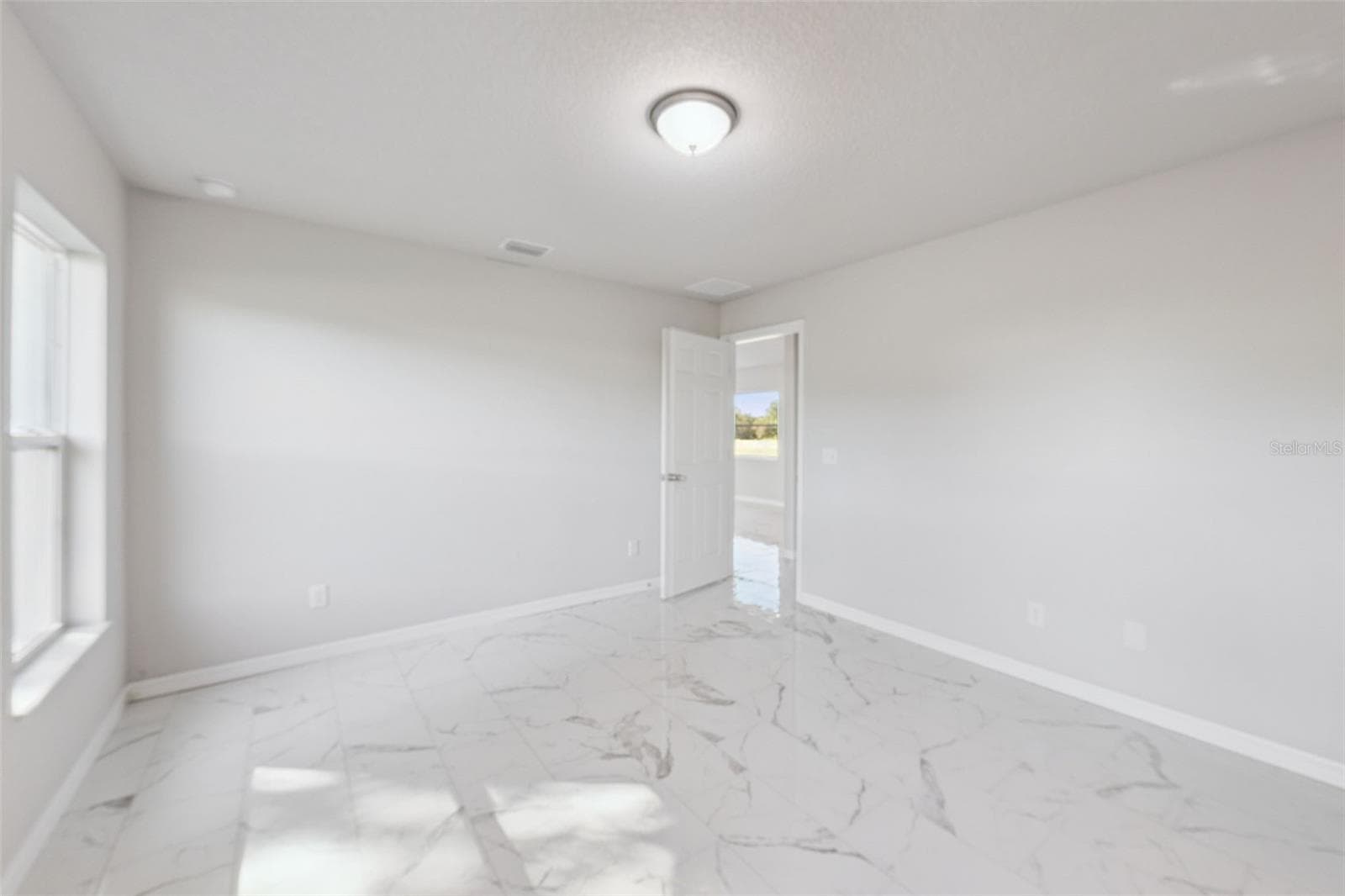 Single Family Residence at 103 N CAPE TER, INVERNESS, photo 23 of 38