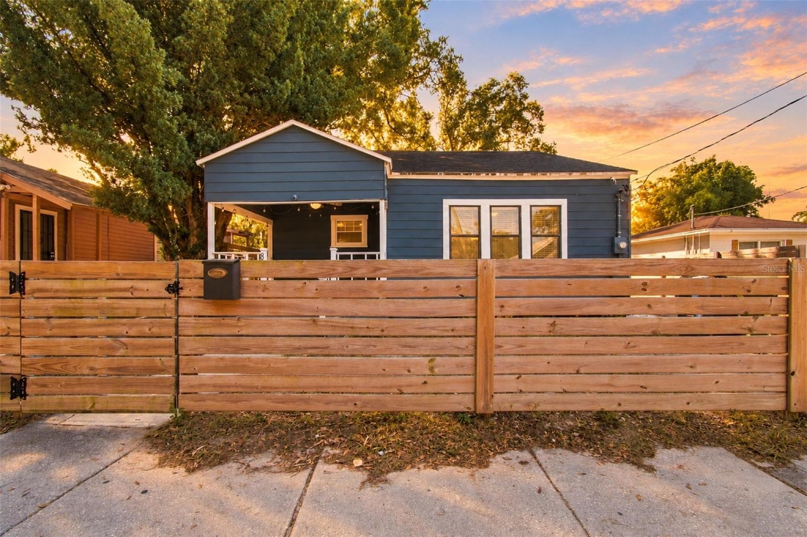 Single Family Residence at 805 E OSBORNE AVE, TAMPA, photo 5 of 45