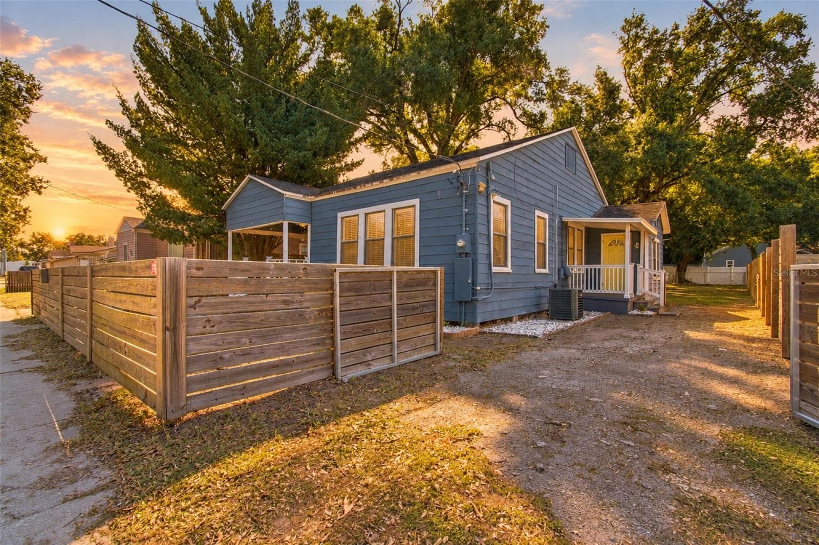 Single Family Residence at 805 E OSBORNE AVE, TAMPA, photo 7 of 45