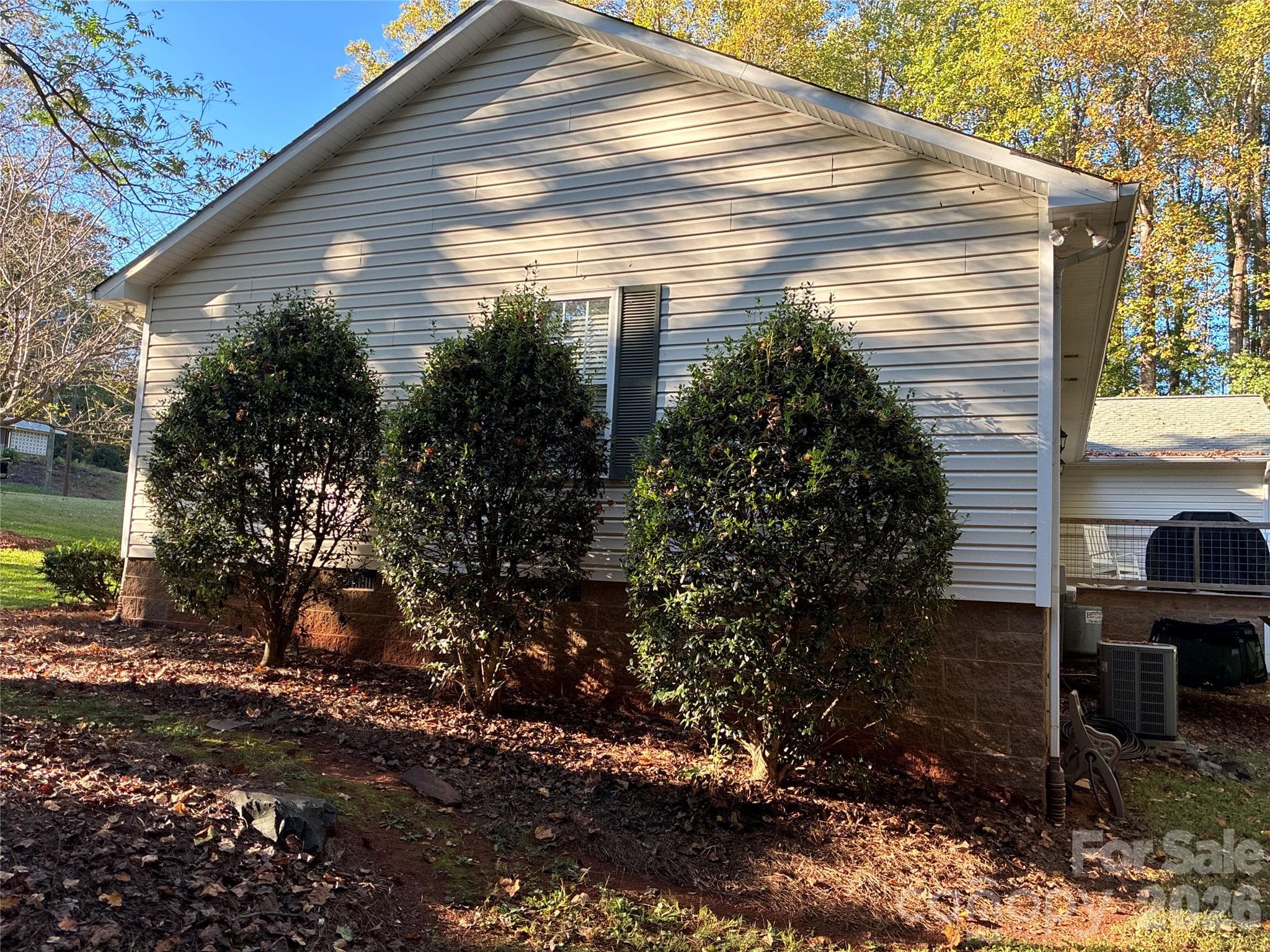 Single Family Residence at 341 S Main Street, New London, photo 9 of 40