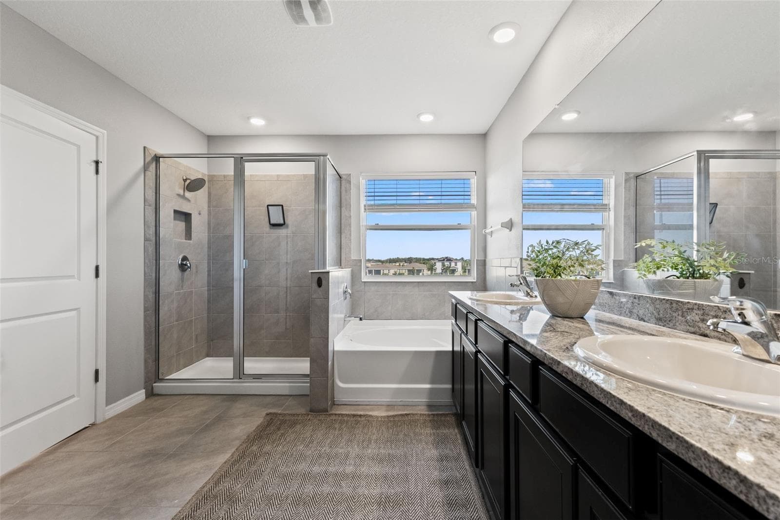 Primary bath shower and tub - 5126 Jackel Chase Dr, Wimauma - 5126 JACKEL CHASE DR, WIMAUMA