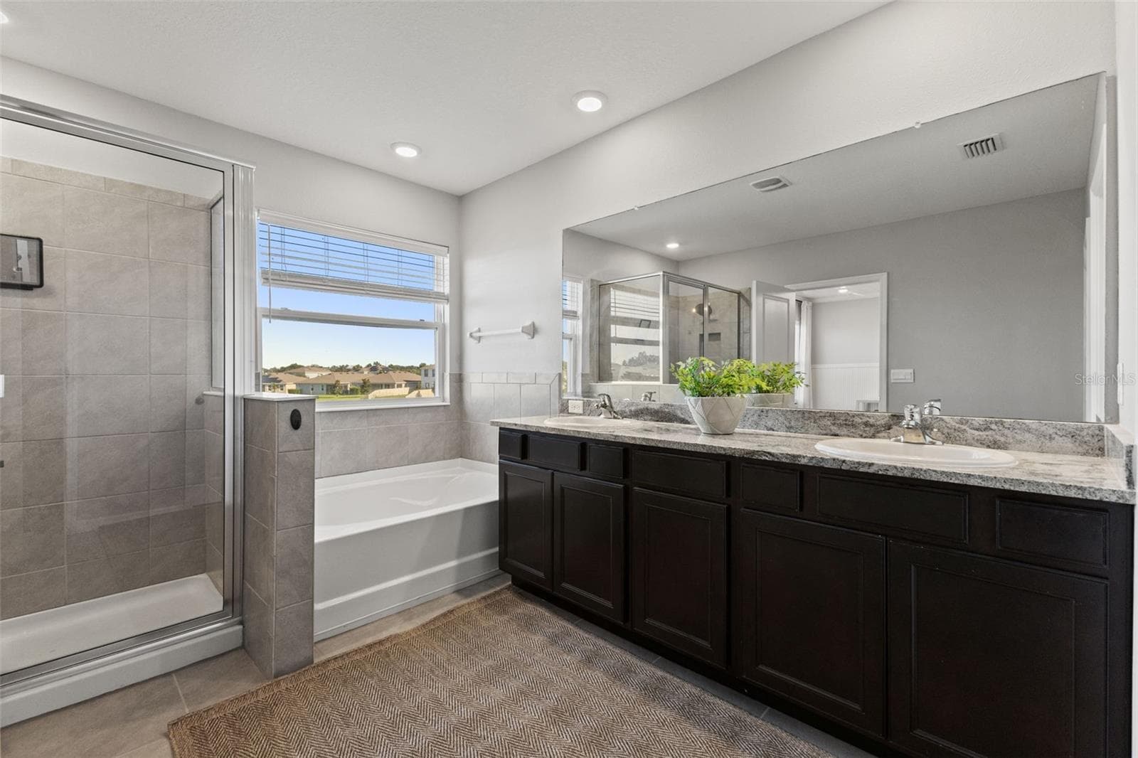 Primary bath double vanity - 5126 Jackel Chase Dr, Wimauma - 5126 JACKEL CHASE DR, WIMAUMA