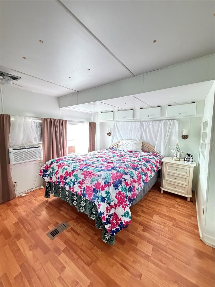 Manufactured Home at 7 PINE DR, OSTEEN, photo 6 of 27