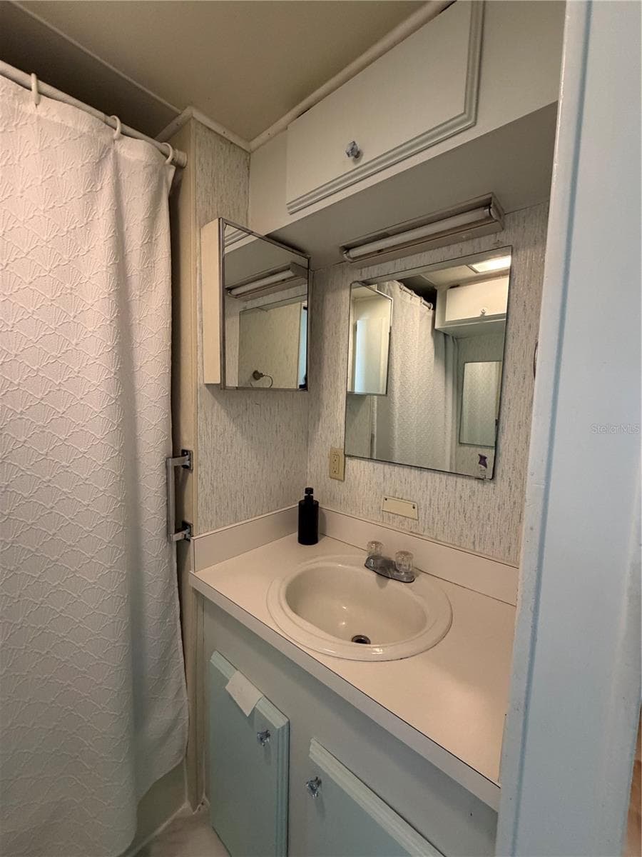 Manufactured Home at 7 PINE DR, OSTEEN, photo 8 of 27