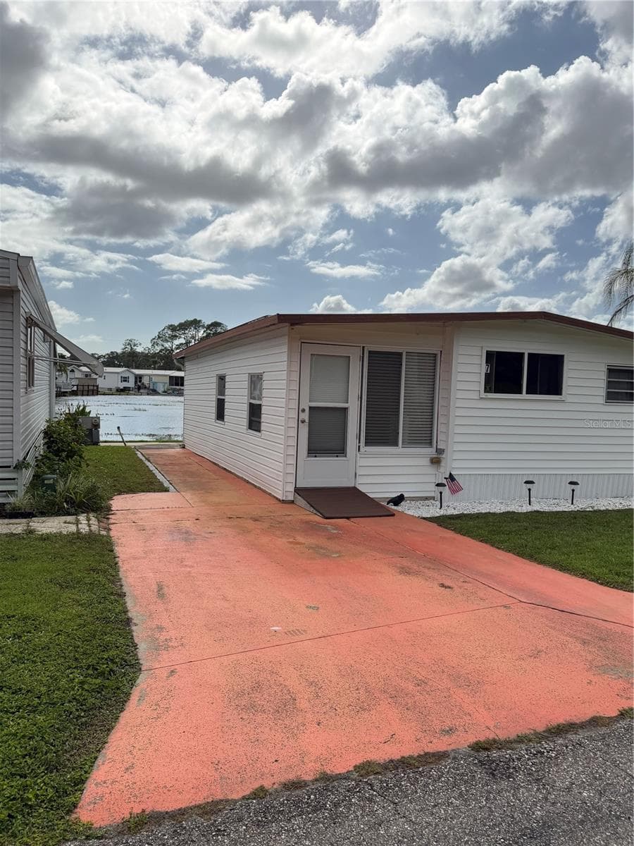 Manufactured Home at 7 PINE DR, OSTEEN, photo 13 of 27