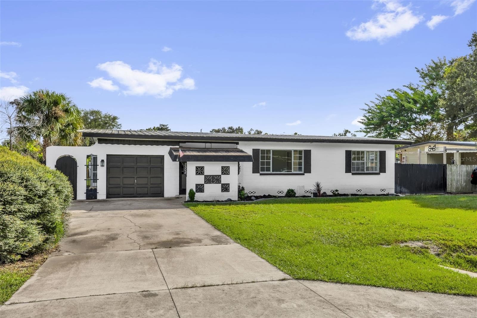 Single Family Residence at 2308 MORNING GLORY DR, ORLANDO, photo 2 of 38