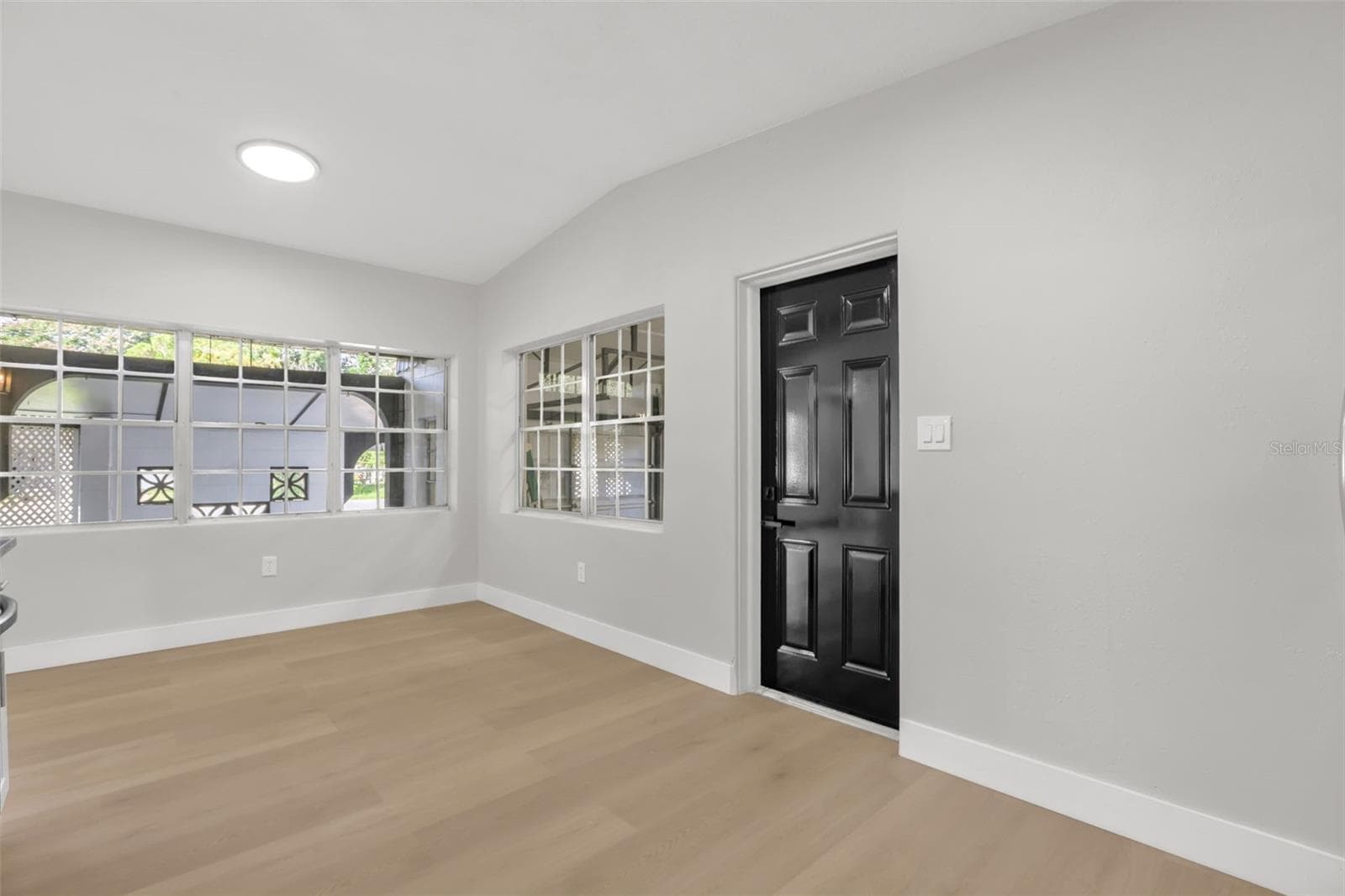 Single Family Residence at 2308 MORNING GLORY DR, ORLANDO, photo 10 of 38