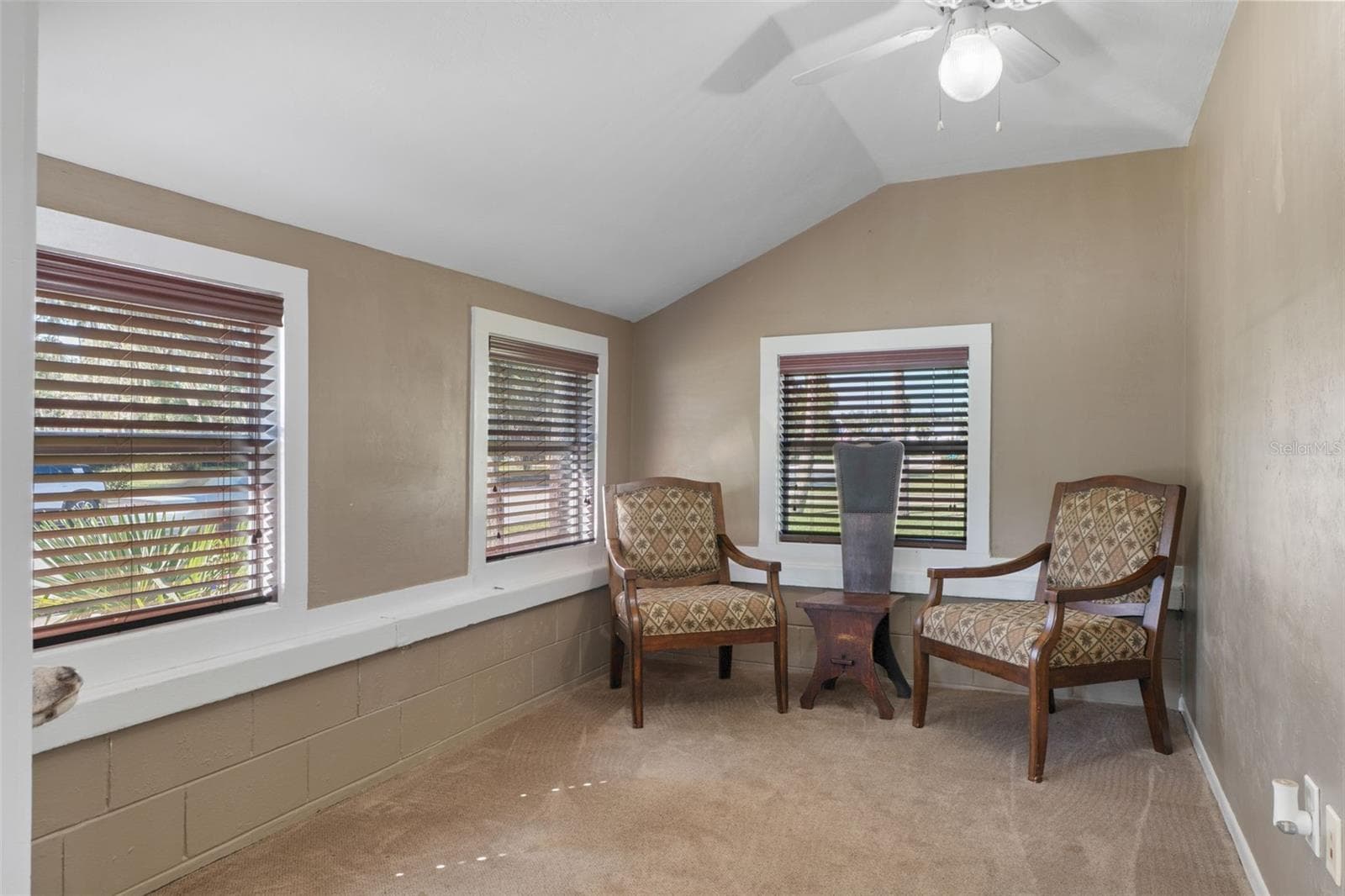 Office at 322 E PARK AVE, CHIEFLAND, photo 9 of 38