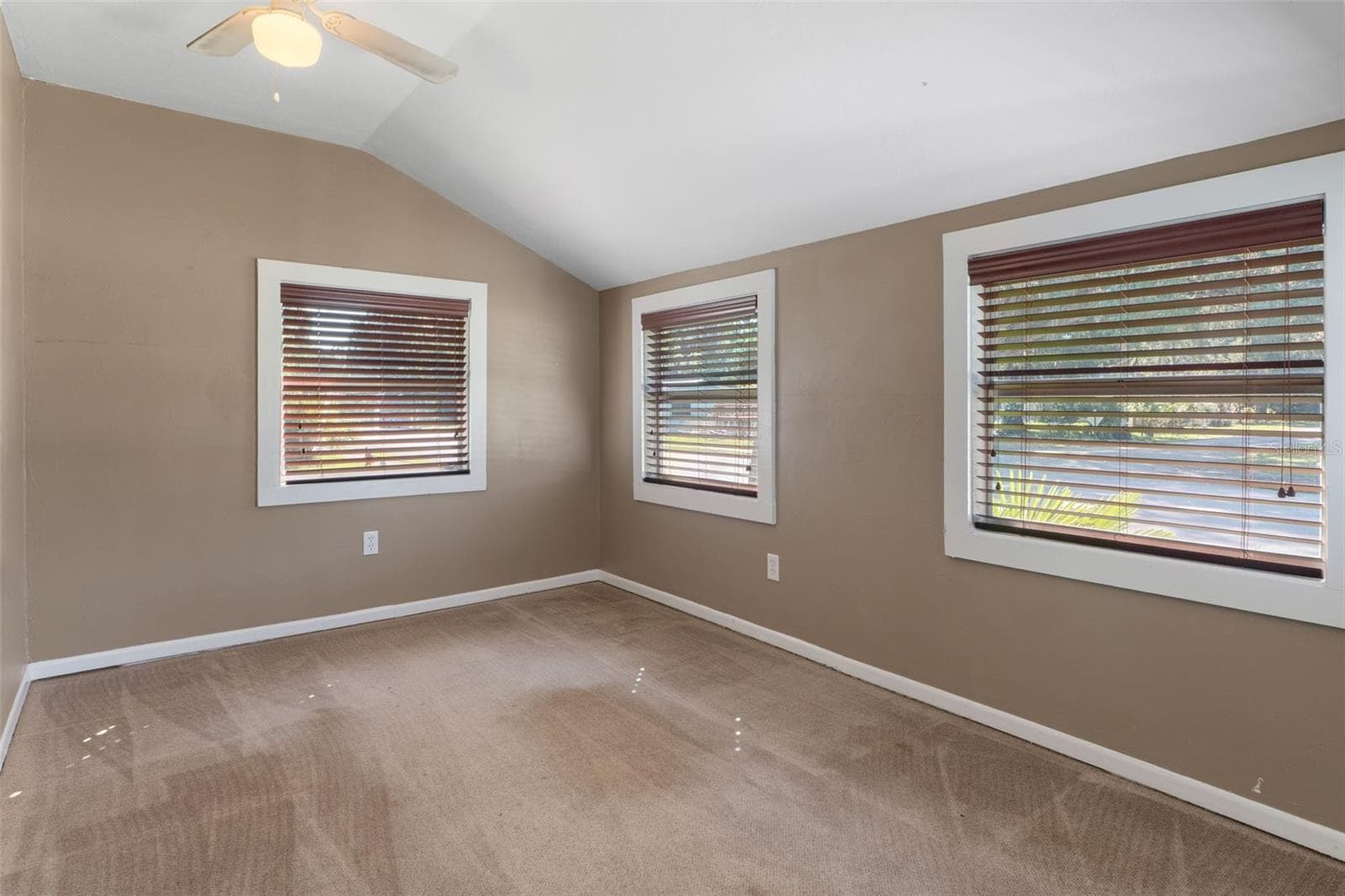 Office at 322 E PARK AVE, CHIEFLAND, photo 11 of 38