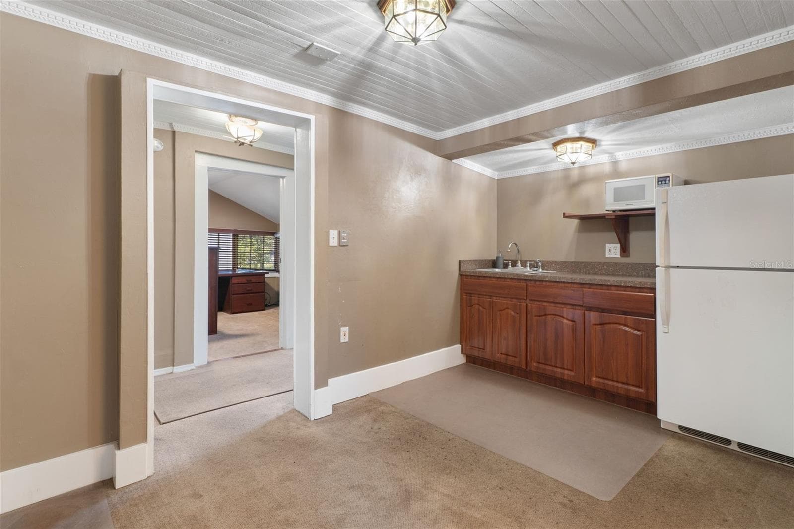 Office at 322 E PARK AVE, CHIEFLAND, photo 19 of 38