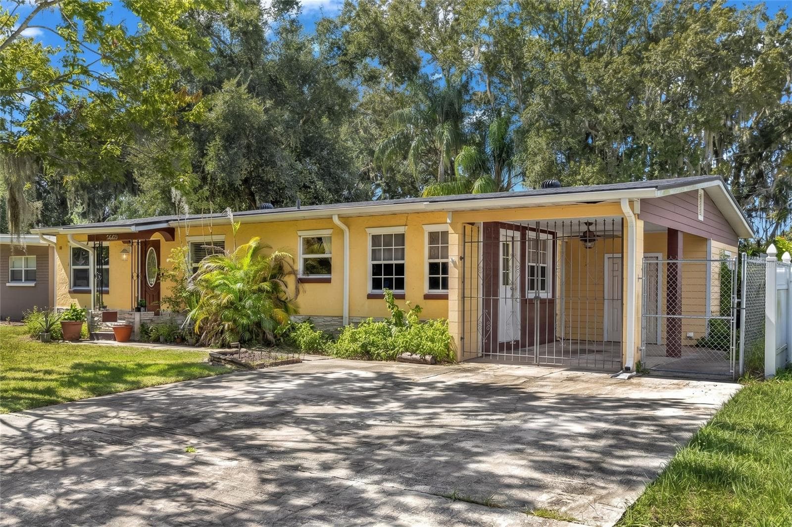 Single Family Residence at 5620 SANDALWOOD DR, ORLANDO, photo 2 of 22