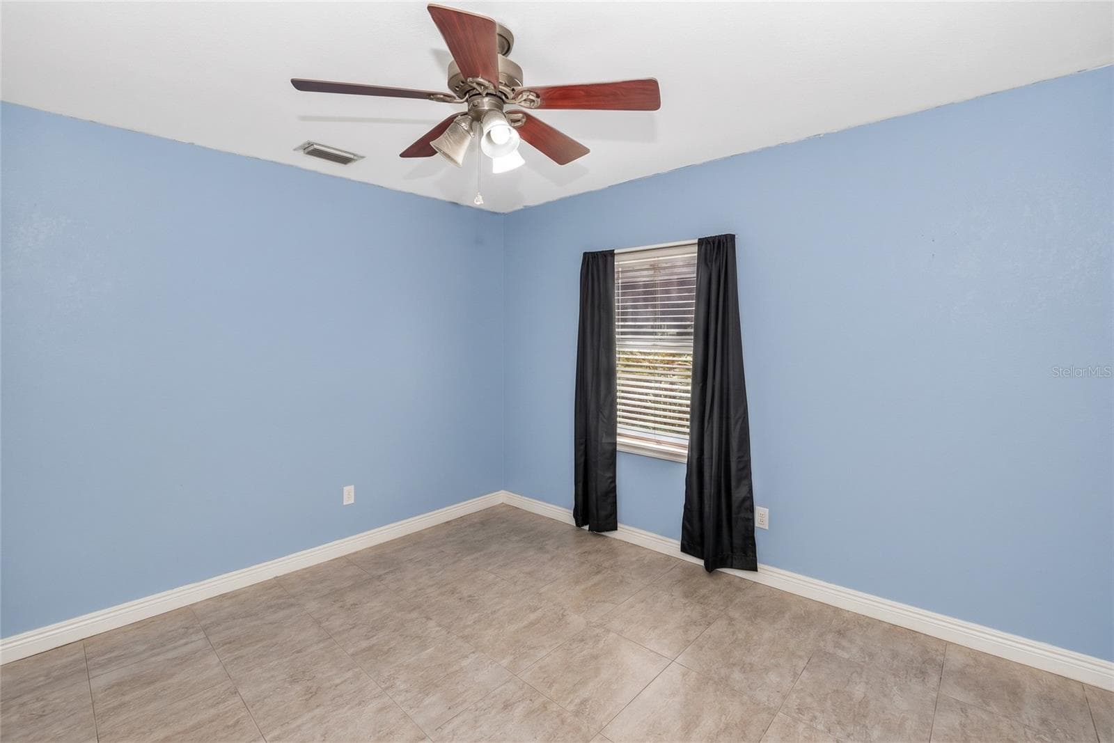 Single Family Residence at 5620 SANDALWOOD DR, ORLANDO, photo 7 of 22
