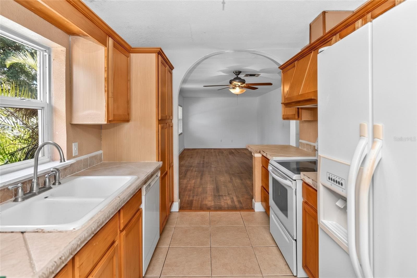 Single Family Residence at 5620 SANDALWOOD DR, ORLANDO, photo 14 of 22