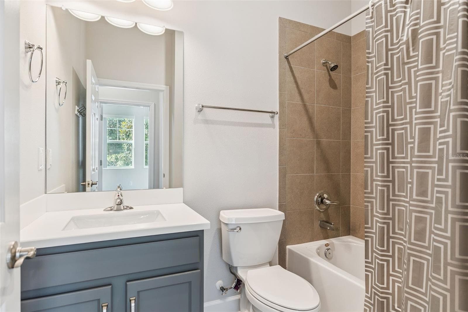 Full guest bathroom - 6103 PLOVER MEADOW ST, LITHIA